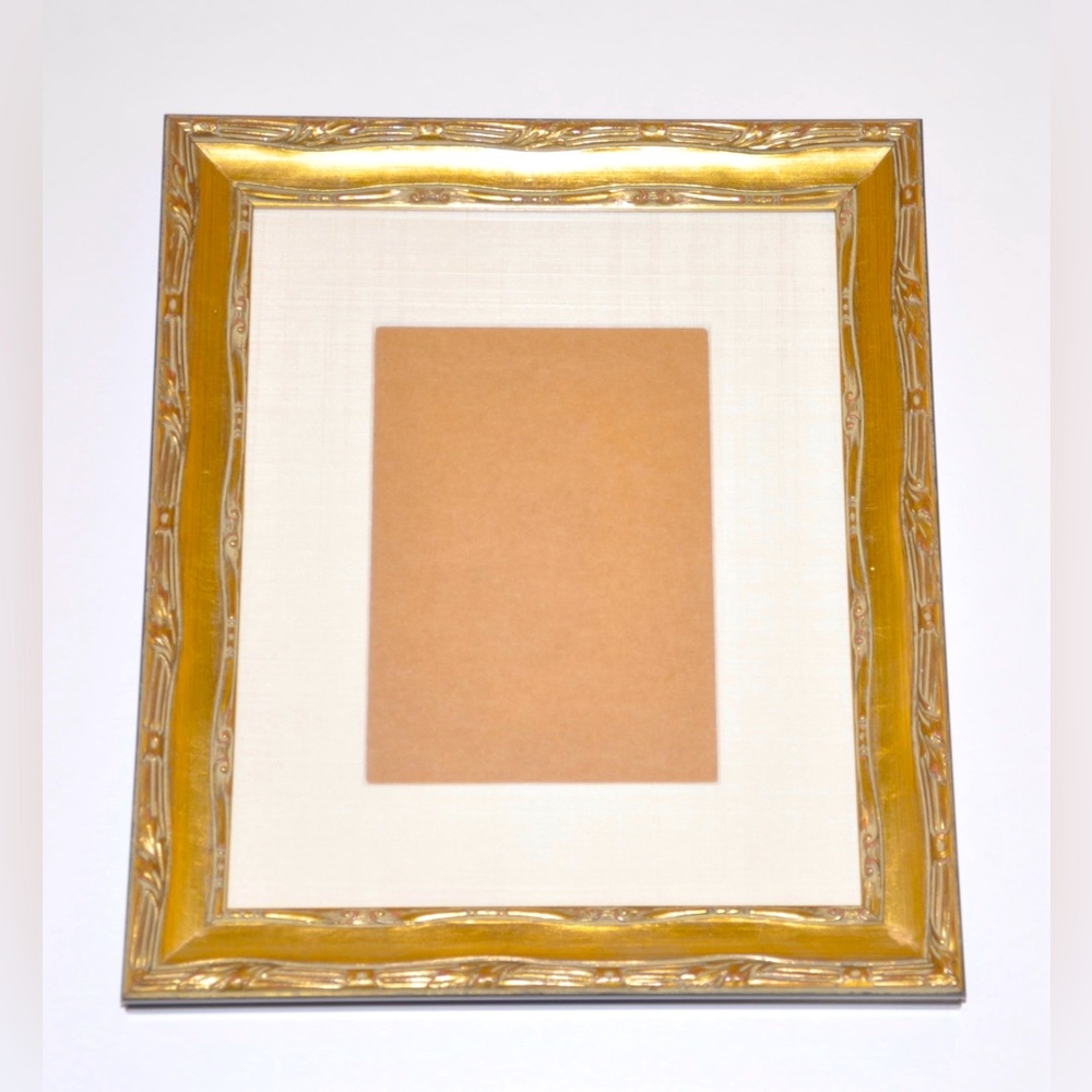 Vintage Gold Leaf Gilt Style Hanging Picture Photo Frame Wood 10.5 in x 12.5 in